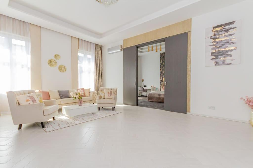 The Opulent Oasis By Newave Apartments บูดาเปสต์ ภายนอก รูปภาพ