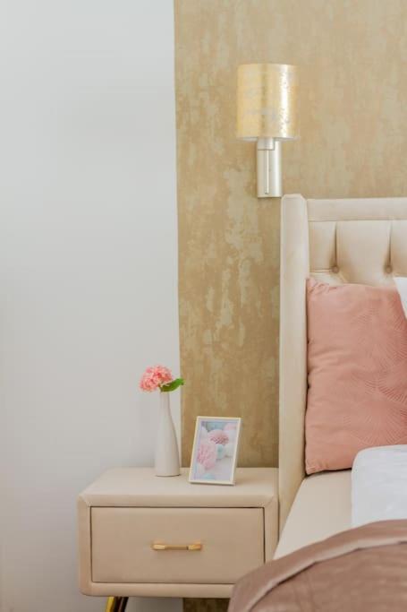 The Opulent Oasis By Newave Apartments บูดาเปสต์ ภายนอก รูปภาพ