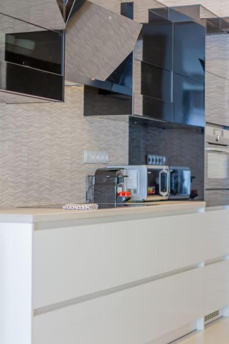 The Opulent Oasis By Newave Apartments บูดาเปสต์ ภายนอก รูปภาพ