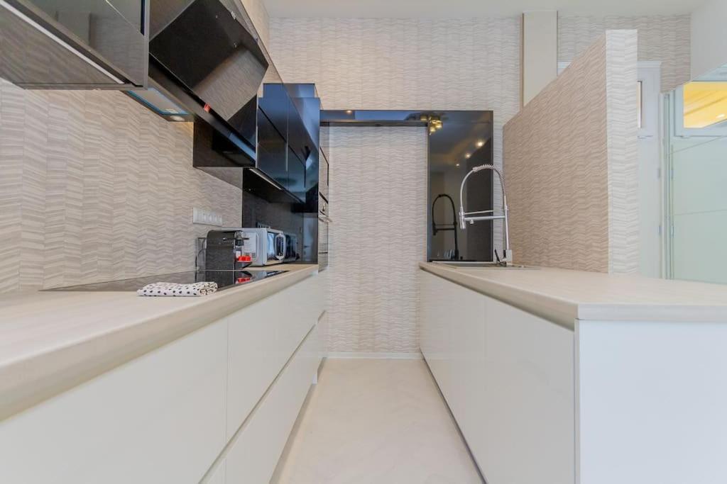 The Opulent Oasis By Newave Apartments บูดาเปสต์ ภายนอก รูปภาพ