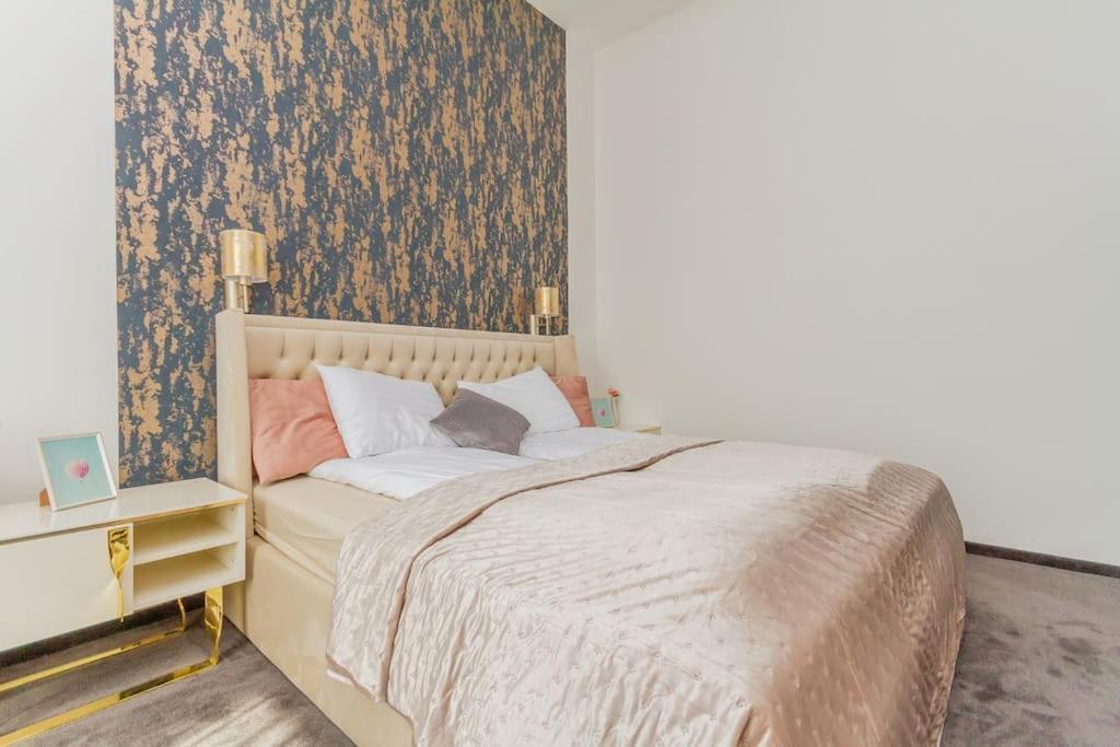 The Opulent Oasis By Newave Apartments บูดาเปสต์ ภายนอก รูปภาพ